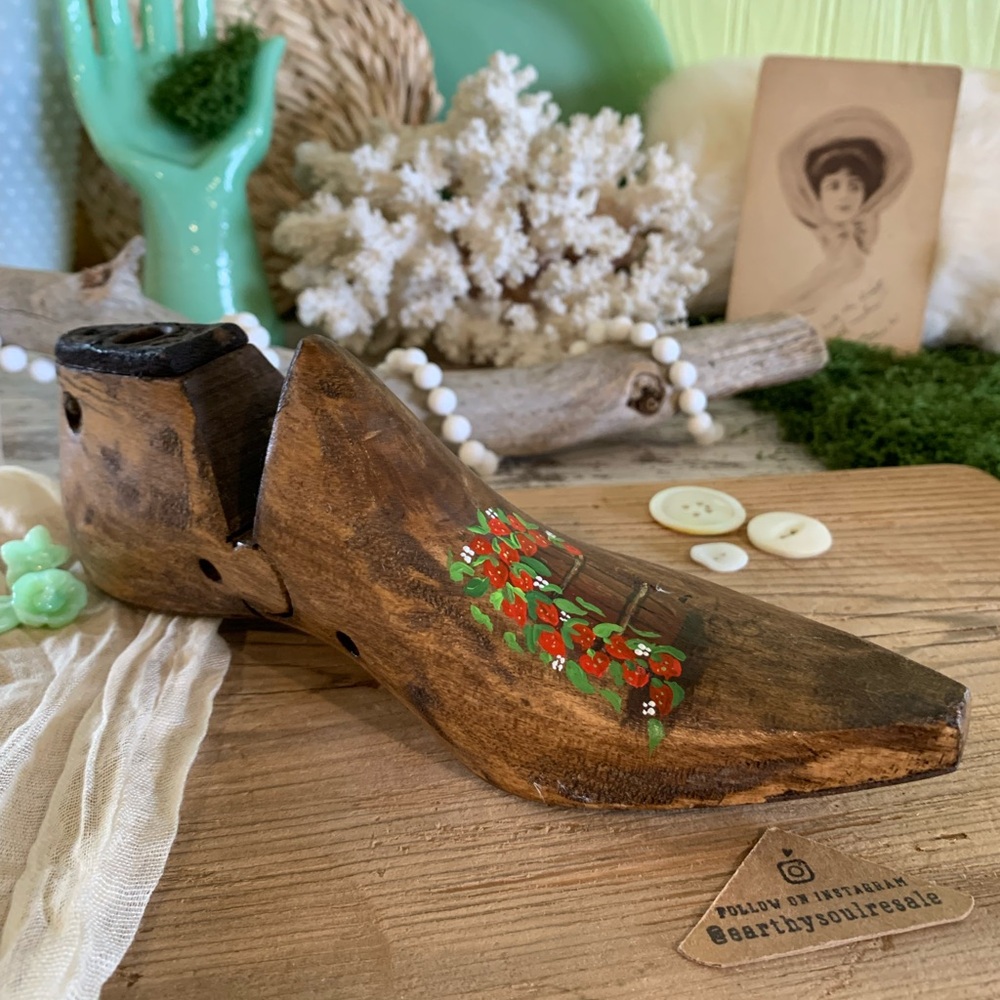 Antique Wood Shoe Form 🍓 Unique Home Decor / Rustic / Gift / Wooden / Nature - Picture 2 of 9